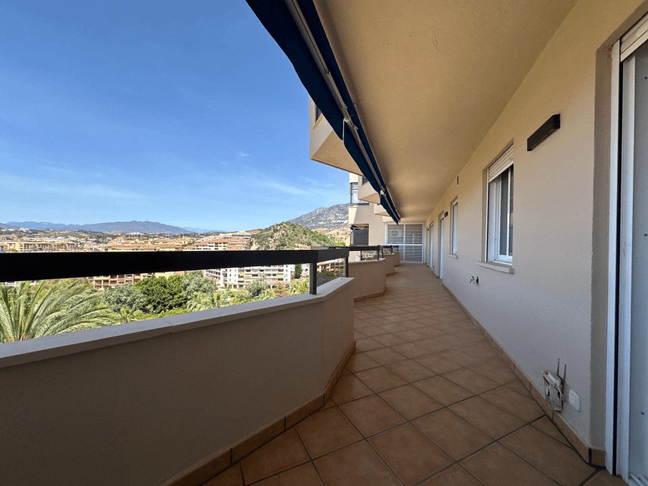 Apartamento muy amplio en Los Pacos con vistas al mar