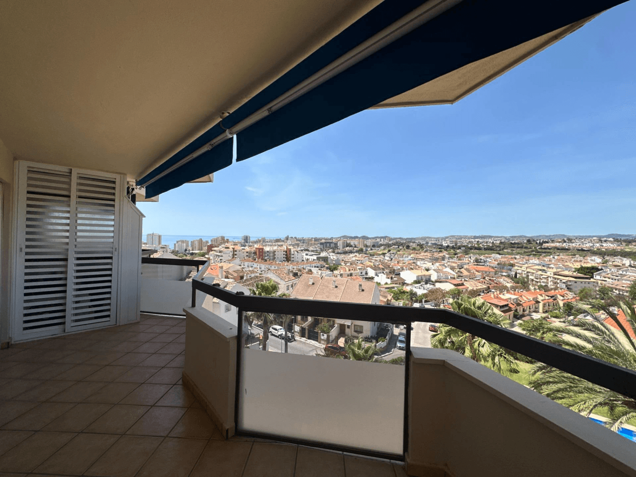 Apartamento muy amplio en Los Pacos con vistas al mar