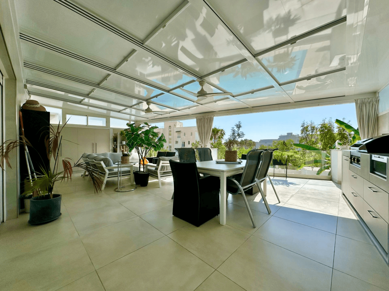 IMPRESIONANTE APARTAMENTO EN EL BAJONDILLO CON GRAN TERRAZA Y PISCINA.