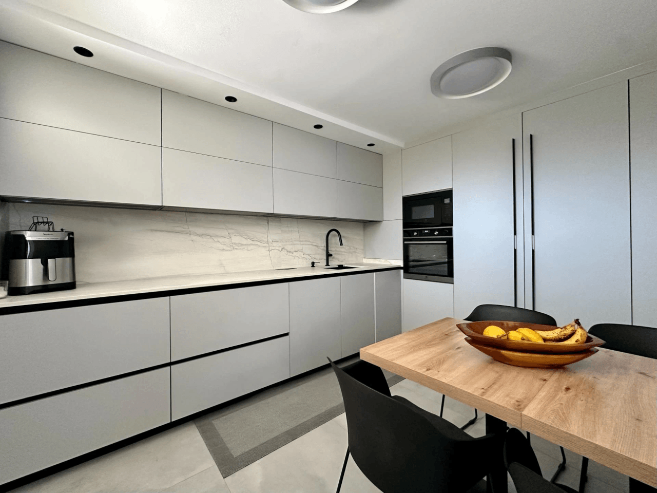 IMPRESIONANTE APARTAMENTO EN EL BAJONDILLO CON GRAN TERRAZA Y PISCINA.