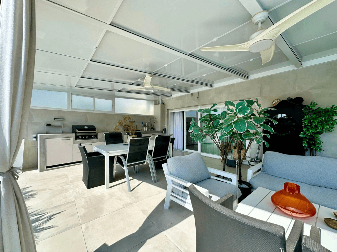 IMPRESIONANTE APARTAMENTO EN EL BAJONDILLO CON GRAN TERRAZA Y PISCINA.