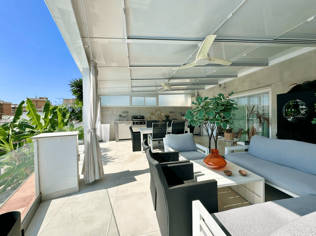 IMPRESIONANTE APARTAMENTO EN EL BAJONDILLO CON GRAN TERRAZA Y PISCINA.
