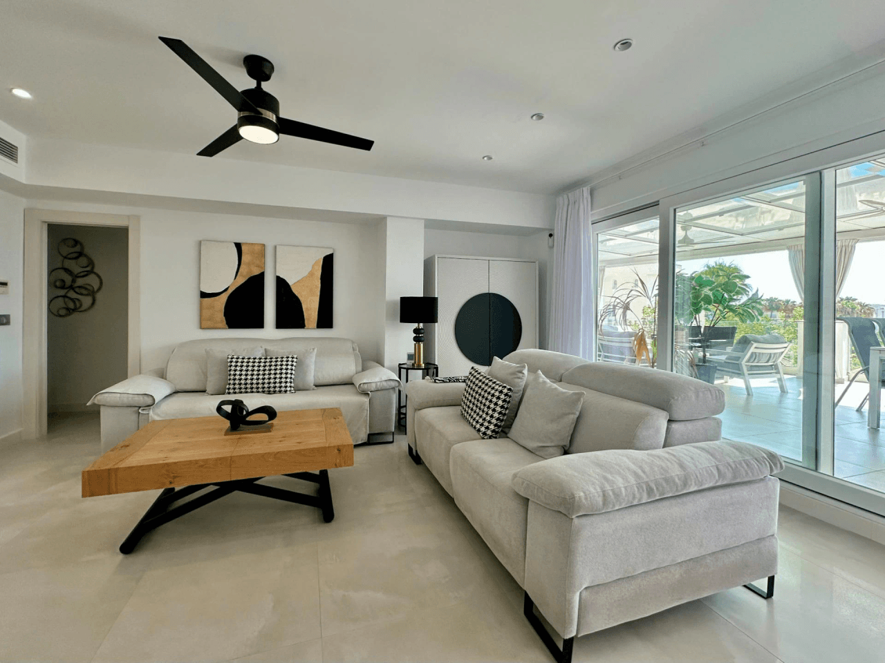 IMPRESIONANTE APARTAMENTO EN EL BAJONDILLO CON GRAN TERRAZA Y PISCINA.