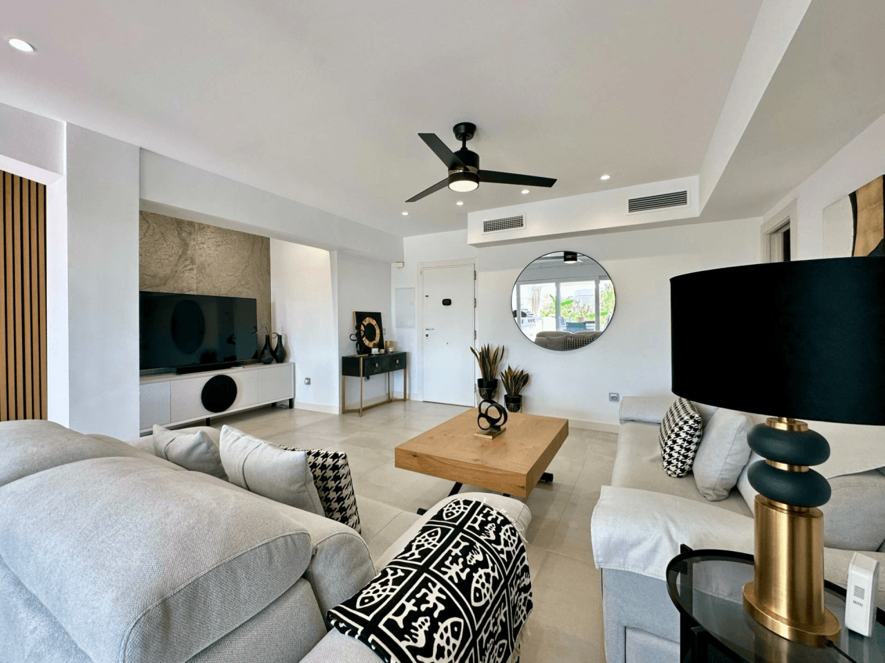 IMPRESIONANTE APARTAMENTO EN EL BAJONDILLO CON GRAN TERRAZA Y PISCINA.