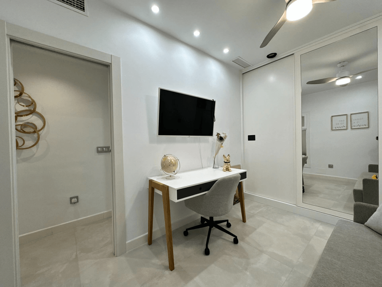 IMPRESIONANTE APARTAMENTO EN EL BAJONDILLO CON GRAN TERRAZA Y PISCINA.
